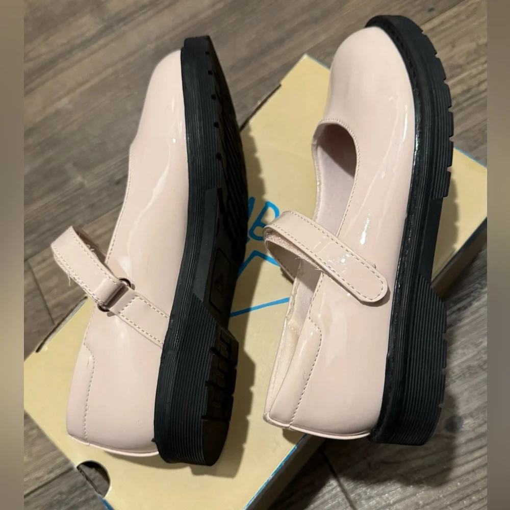 Thereabouts Flutter Girls’ Round Closed Toe Mary Jane Nude Shoes